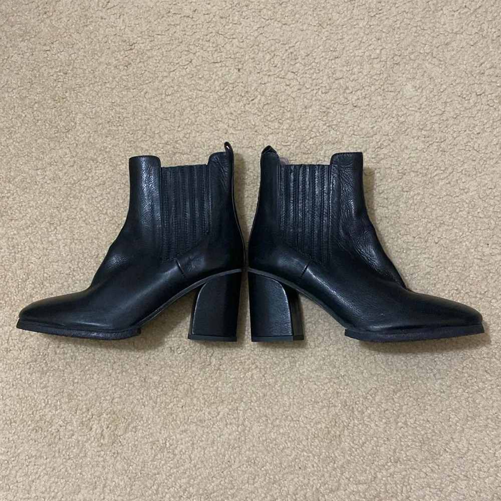 NWOB LA PETITE MAISON Women's Pull-on Ankle Boots Size 37.5